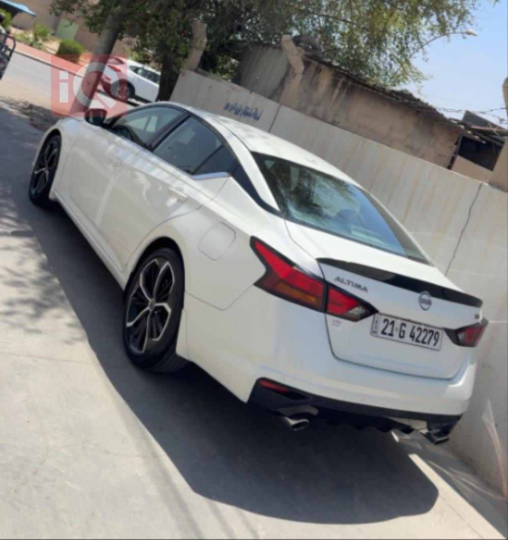 نيسان ألتيما